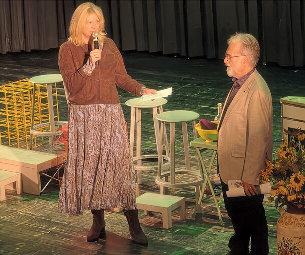Bürgermeisterin Rebecca Saile gratulierte dem Verein persönlich zum Jubiläum.