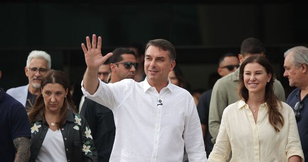 Flavio Bolsonaro und seine Frau Fernanda