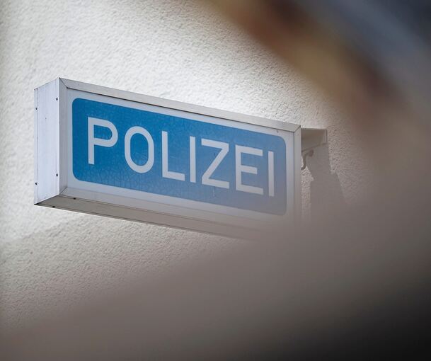Die Polizei sucht Zeugen. Die Polizei sucht Zeugen.