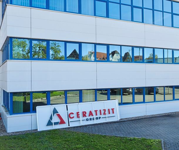Das Ceratizit-Schild ist bereits abgebaut. Ende Dezember macht das Unternehmen endgültig Schluss auf dem Kies. Was sich die Sectron GmbH dort vorstellt, ist nach wie vor unklar.