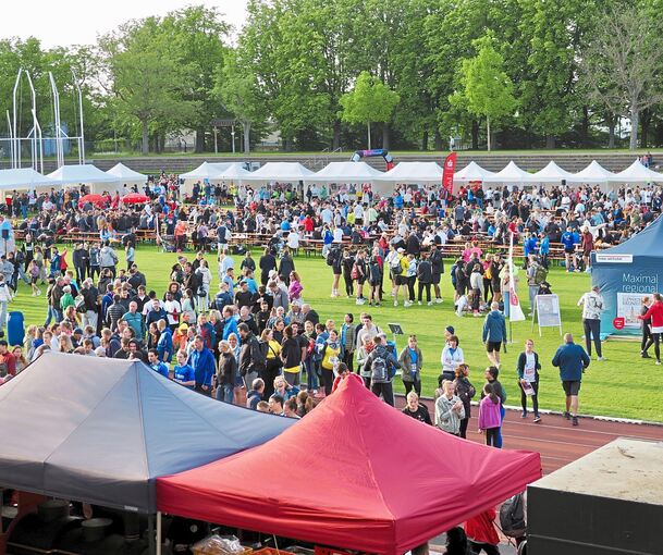 Der jährliche LKZ-Firmenlauf endet mit einem großen Fest im Jahn-Stadion. Für solche Nutzungen wie auch kommerzielle Konzerte steigen ab 2027 die Nutzungsgebühren.