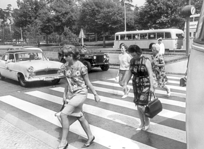 75 Jahre Zebrastreifen 75 Jahre Zebrastreifen