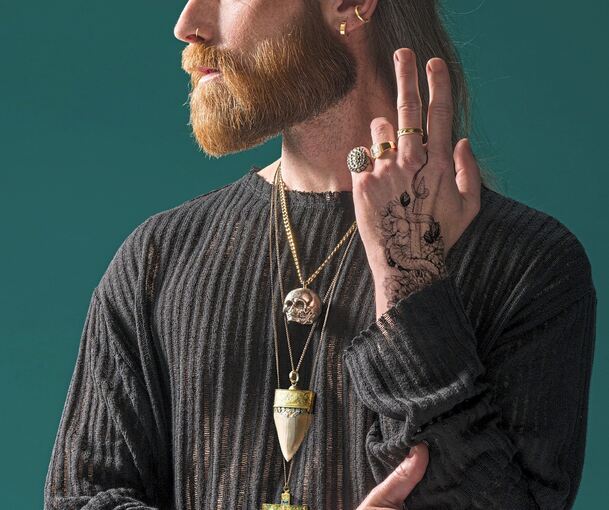 Ringe, Ketten, Tattoos: Die Sonderausstellung „Zier & Zeichen“ zeigt, wie sich Männer im Laufe der Zeit schmückten – von der Steinzeit bis heute.