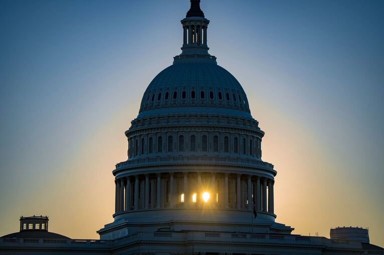 US-Midterms - Sonnenaufgang hinter dem Kapitol US-Midterms - Sonnenaufgang hinter dem Kapitol