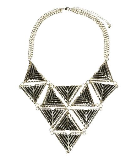New-Look_Gold-necklace-with-black-and-gold-interlinked-triangles_GBP7-99_EURO9-99