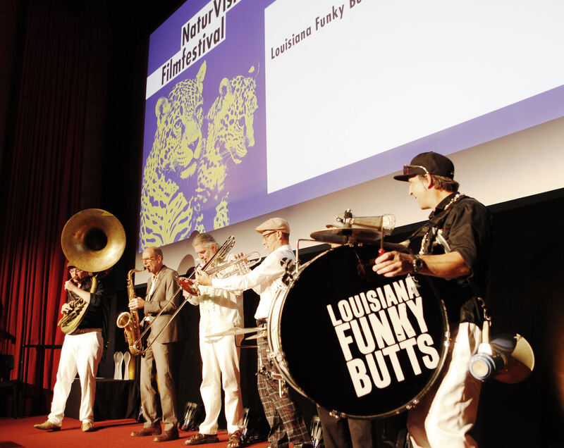 Die T++binger Truppe Louisiana Funky Butts Brass Band sorgte vor und w+